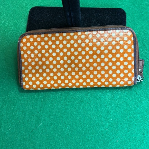 FOSSIL KEY PER POIKA DOT ZIP AROUND WRISTLET WALLET - Picture 3 of 14